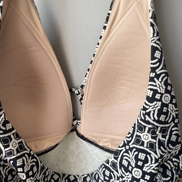 Lands End Tankini Top Black White Geometric Swim Women’s‎ size 8 Built In Bra - Picture 5 of 10
